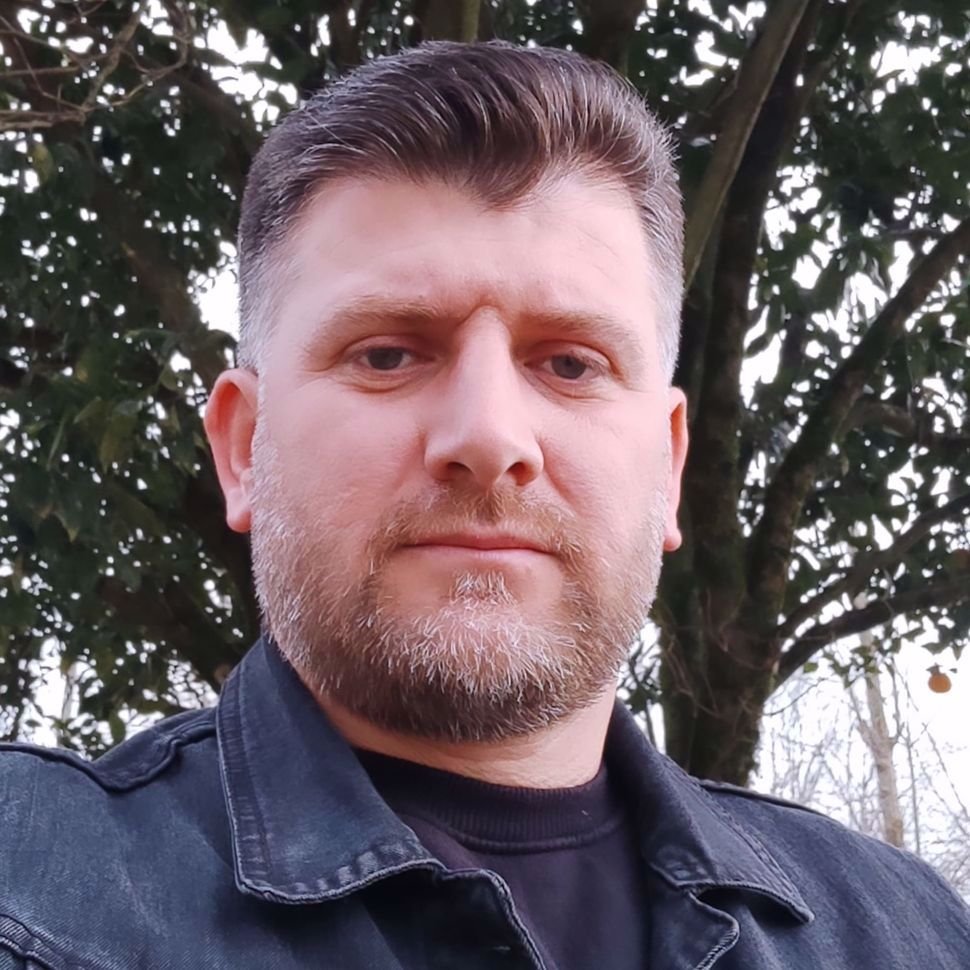 تصویر پروفایل میزبان