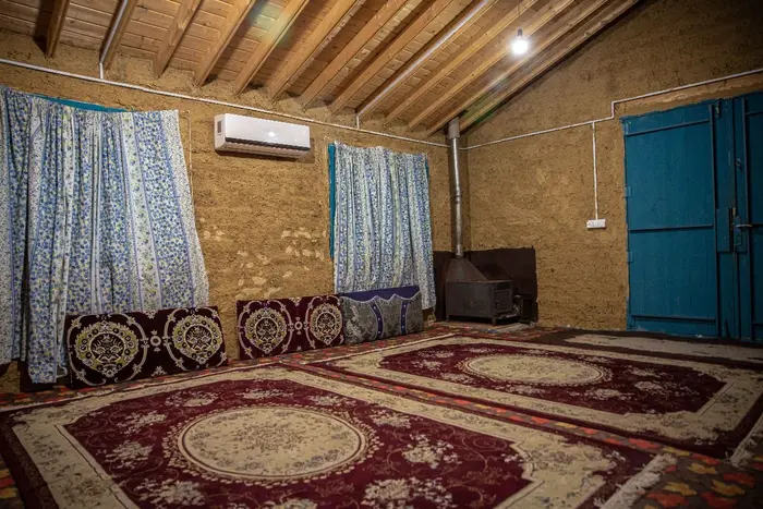 بوم گردی یک خوابه چوبی سنتی تیکیش