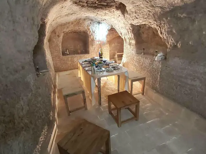 عمارت دژ گلی - واحد سه دری