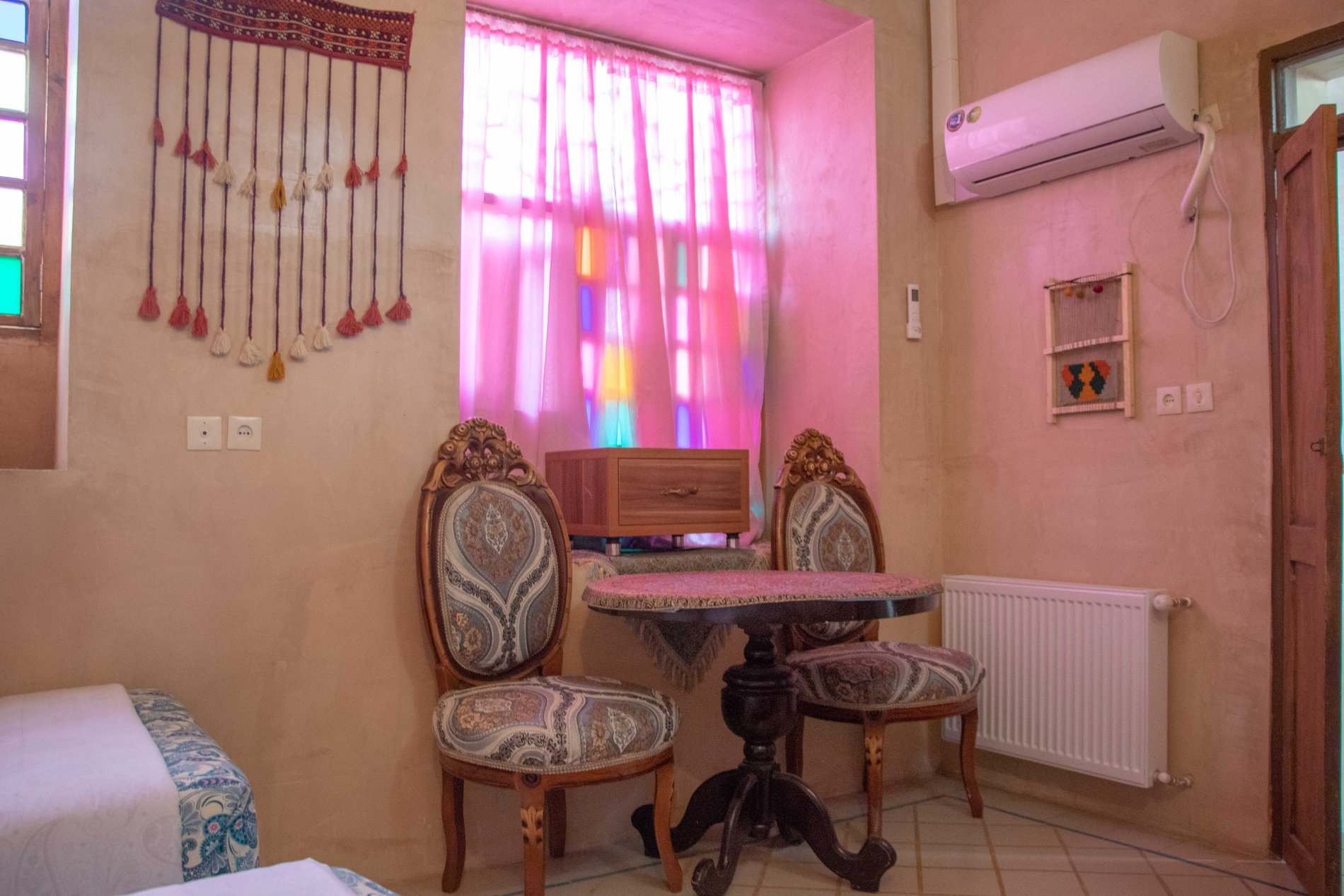 اقامتگاه سنتی ماه منیر - واحد سه تخته ترنج