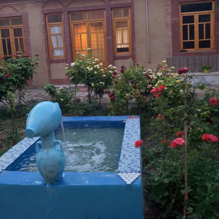 تصویر پروفایل میزبان