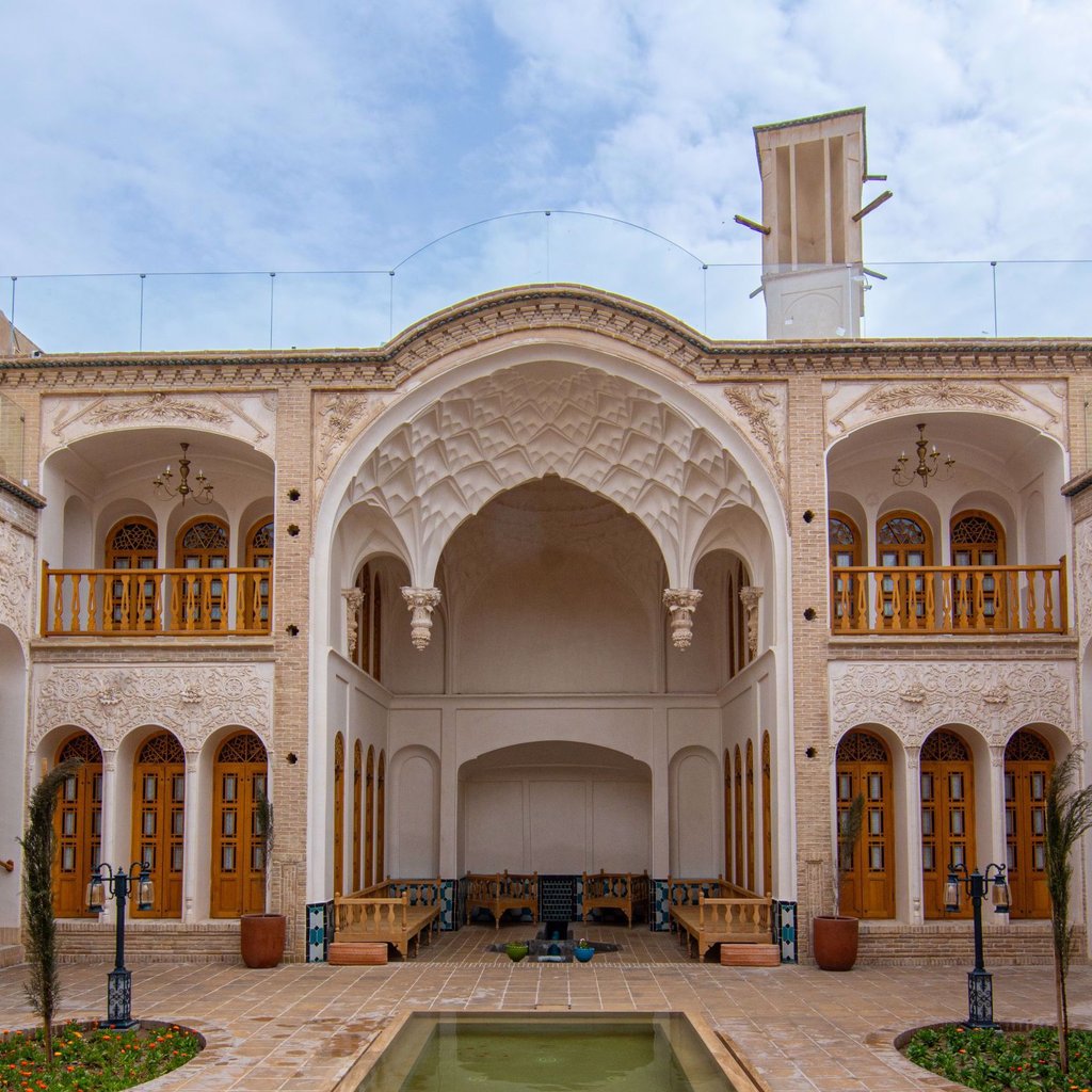 تصویر پروفایل میزبان