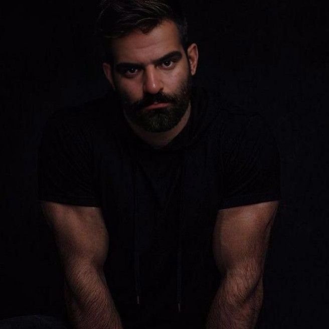 تصویر پروفایل میزبان