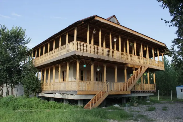 بوم گردی گیلسو - اولین اتاق طبقه بالا.