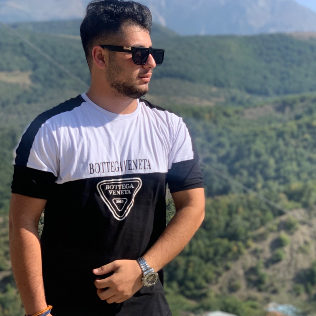 تصویر پروفایل میزبان