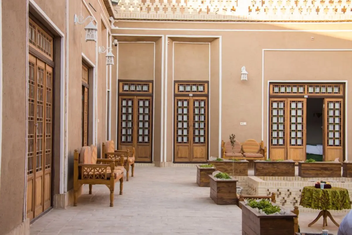 اقامتگاه سنتی پارسیک - واحد پنج تخته 1