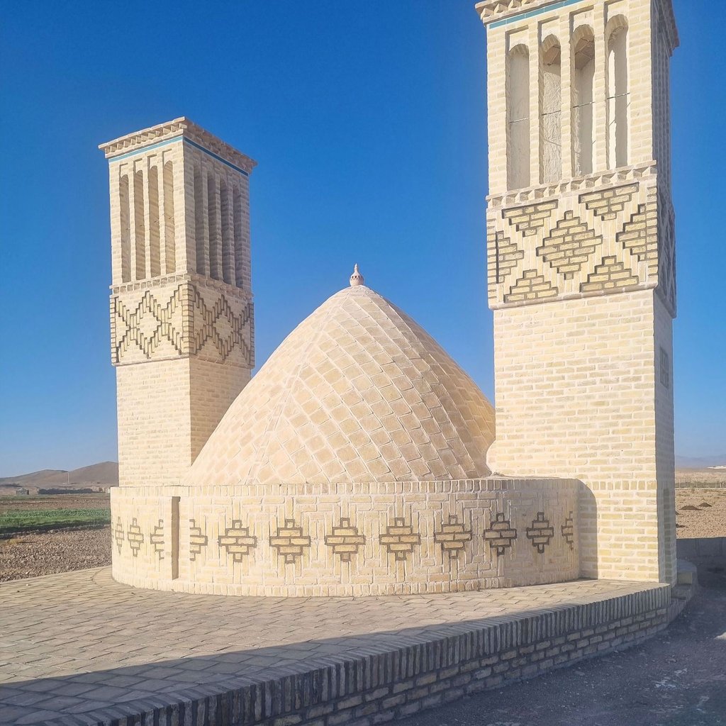 تصویر پروفایل میزبان