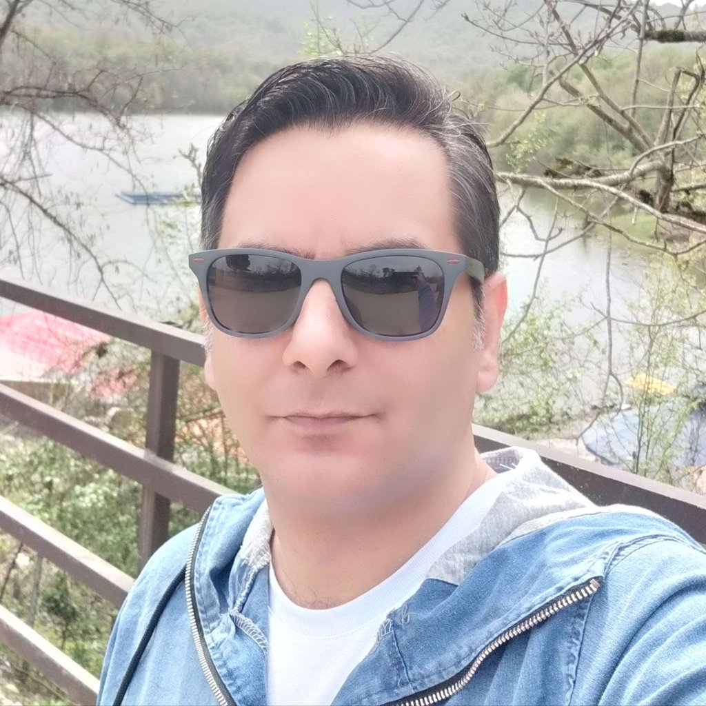تصویر پروفایل میزبان