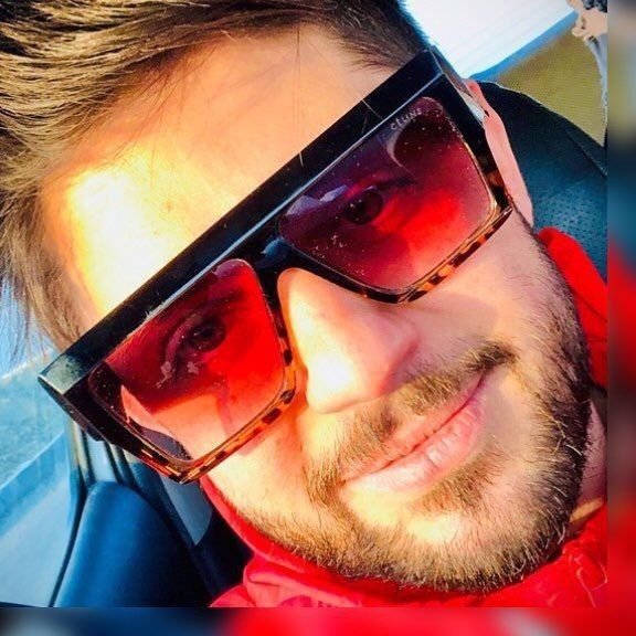 تصویر پروفایل میزبان