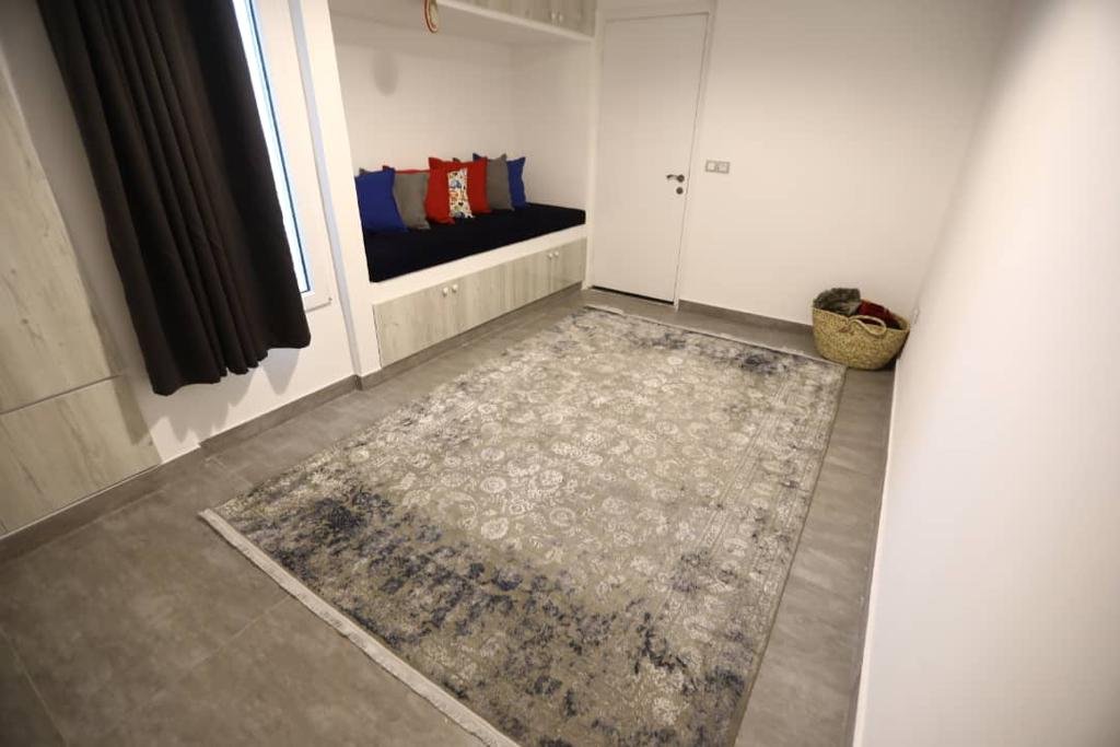 یک خوابه بادگیر سفید طبقه 2