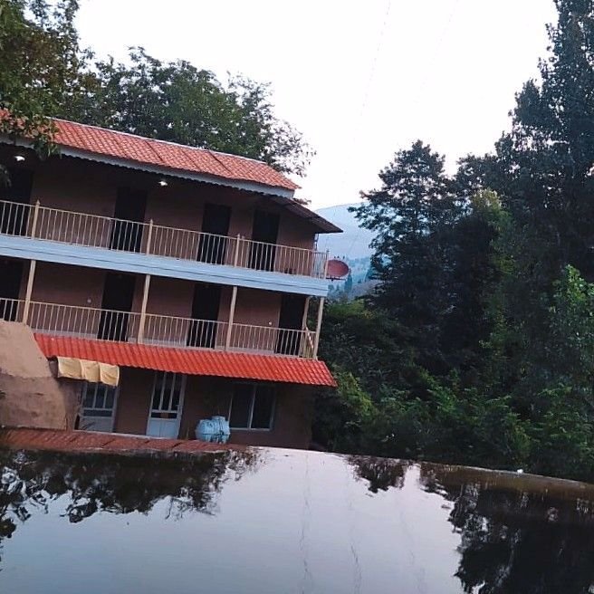 تصویر پروفایل میزبان