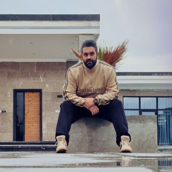 تصویر پروفایل میزبان