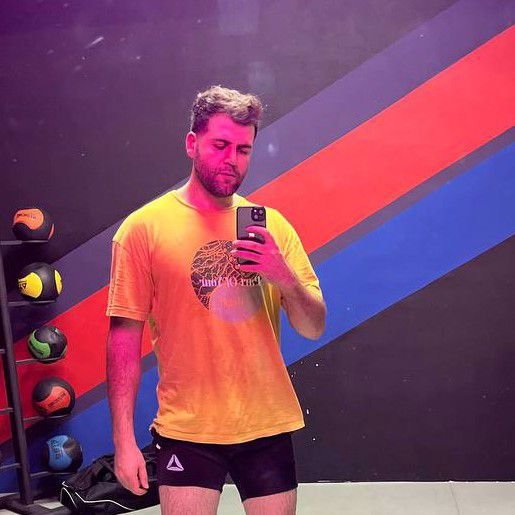 تصویر پروفایل میزبان