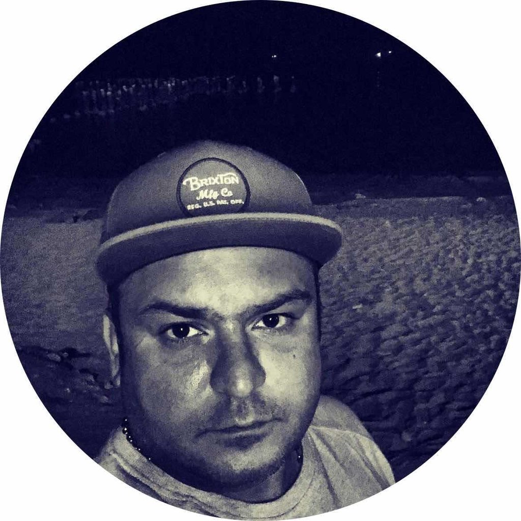 تصویر پروفایل میزبان