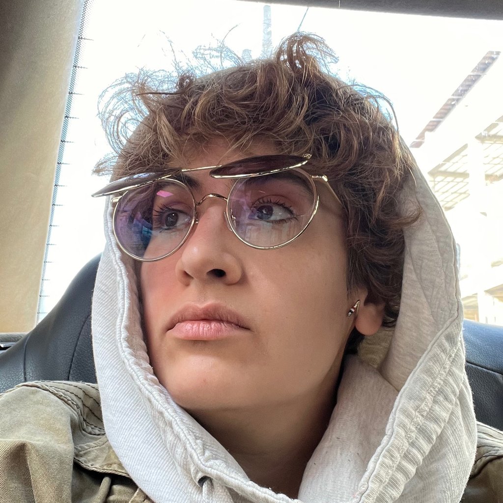 تصویر پروفایل میزبان