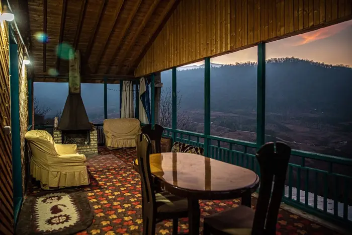 بوم گردی یک خوابه چوبی سنتی تیکیش