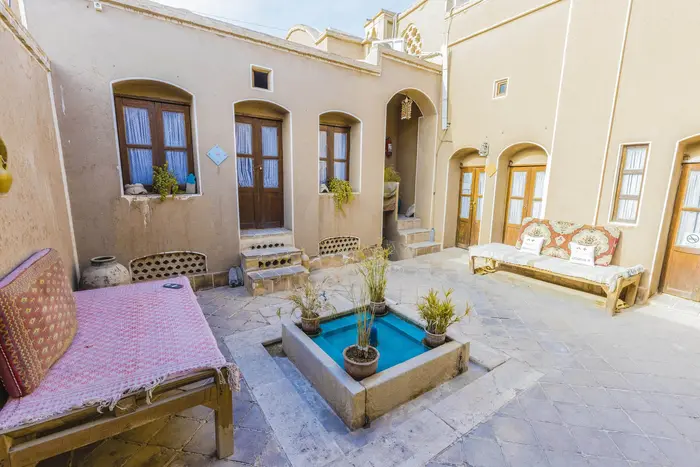 بوم گردی خانه نقلی - اتاق چهار تخته 2