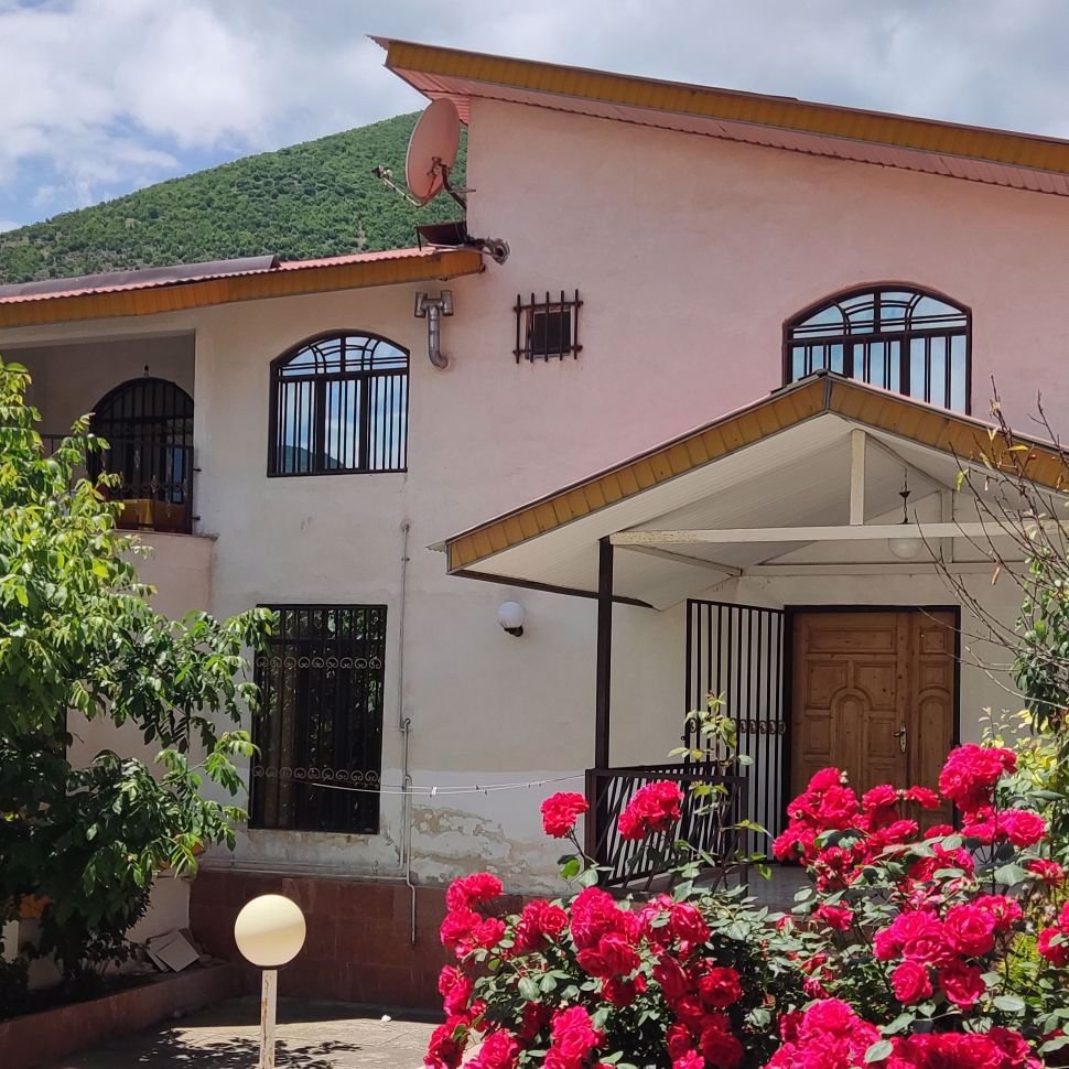 تصویر پروفایل میزبان