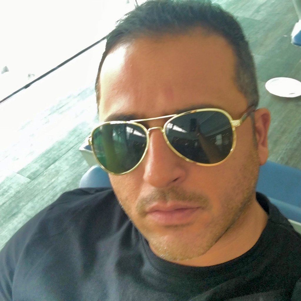 تصویر پروفایل میزبان