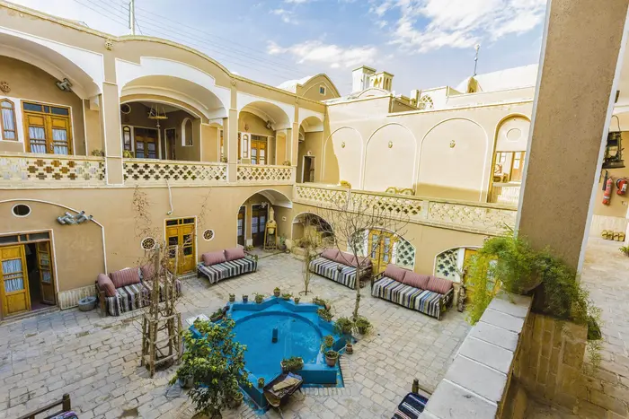 بوم گردی خانه نقلی - اتاق چهار تخته 2