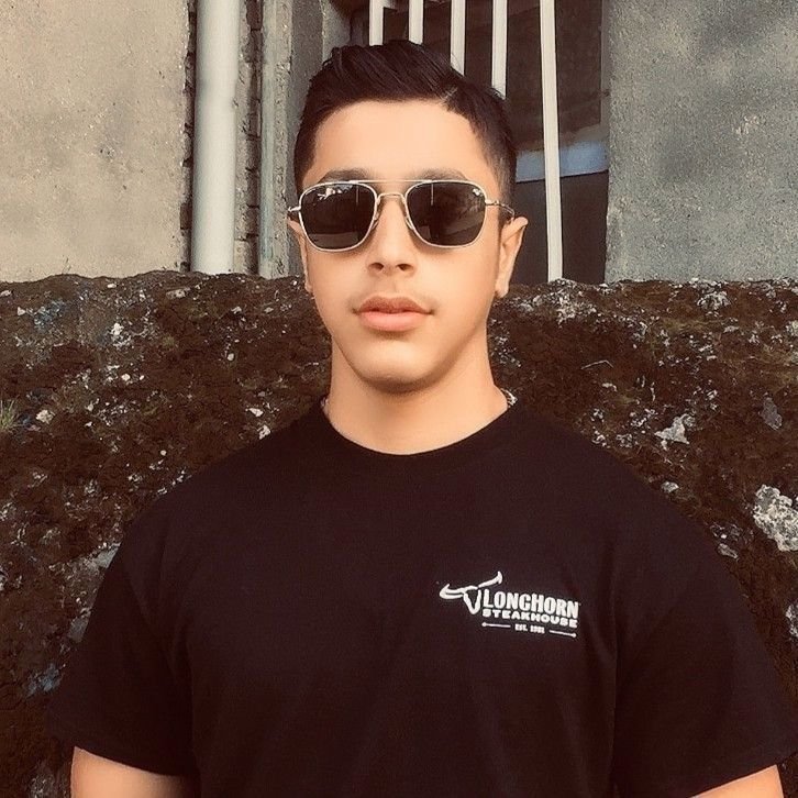 تصویر پروفایل میزبان