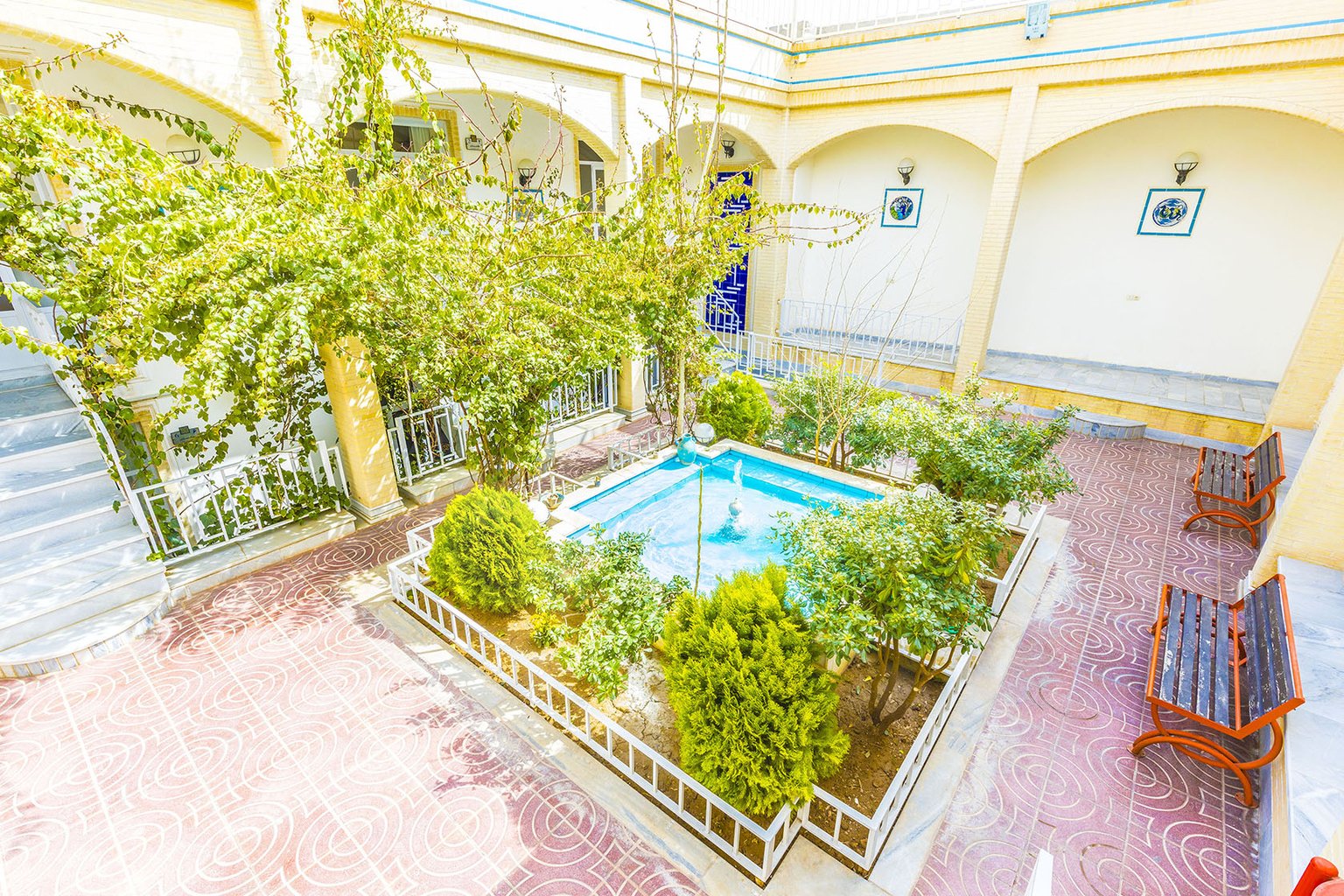 مسافرخانه سنتی بنیاد - سوئیت سنتی