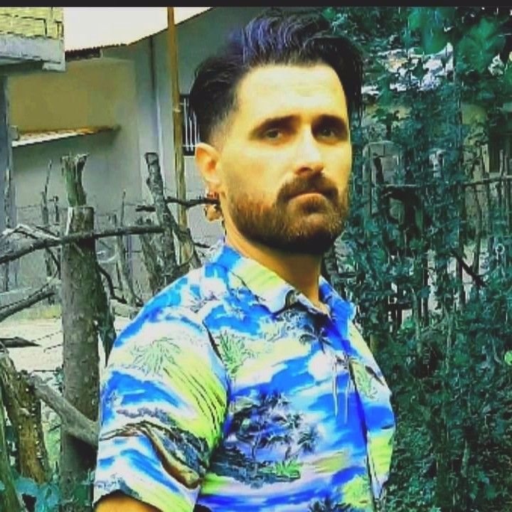 تصویر پروفایل میزبان