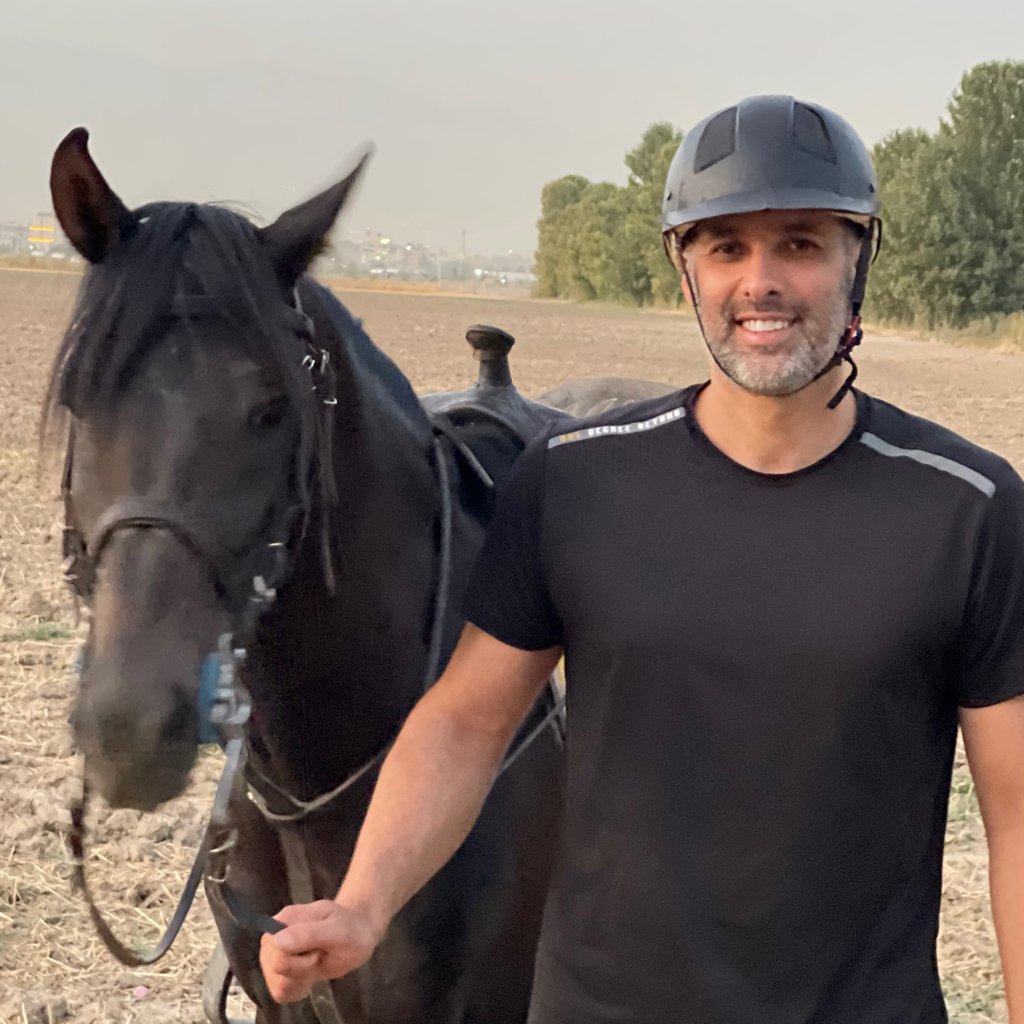 تصویر پروفایل میزبان