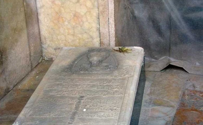 آرامگاه-لطفعلی-خان-زند.jpg