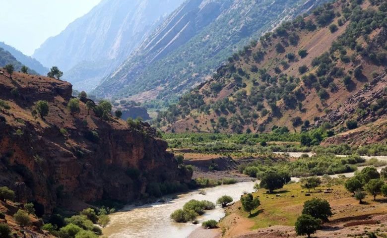 بهترین-زمان-سفر-به-دشت-هلن.jpg