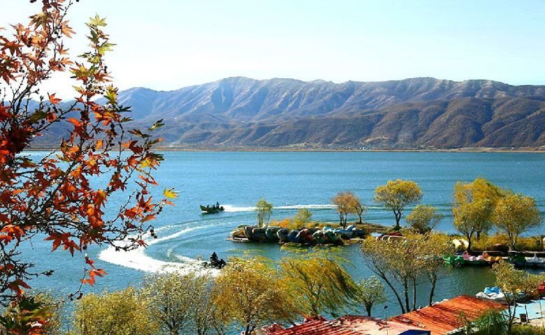 دریاچه-زریوار.jpg