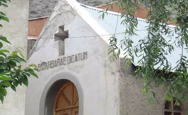 کلیسای-سرخ-آباد.jpg