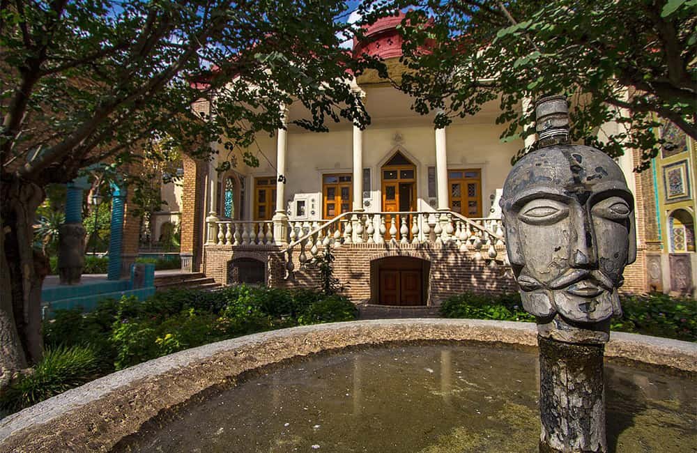 خانه موزه مقدم از نمای فواره