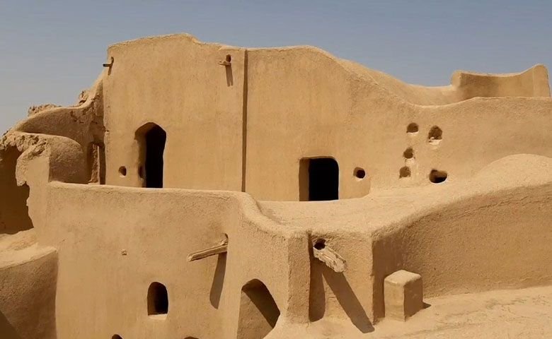 قلعه و بافت تاریخی روستای بیاضه