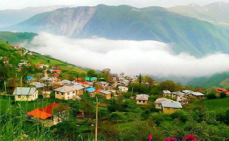 سفر-به-روستای-فیلبند-در-فصل-بهار.jpg