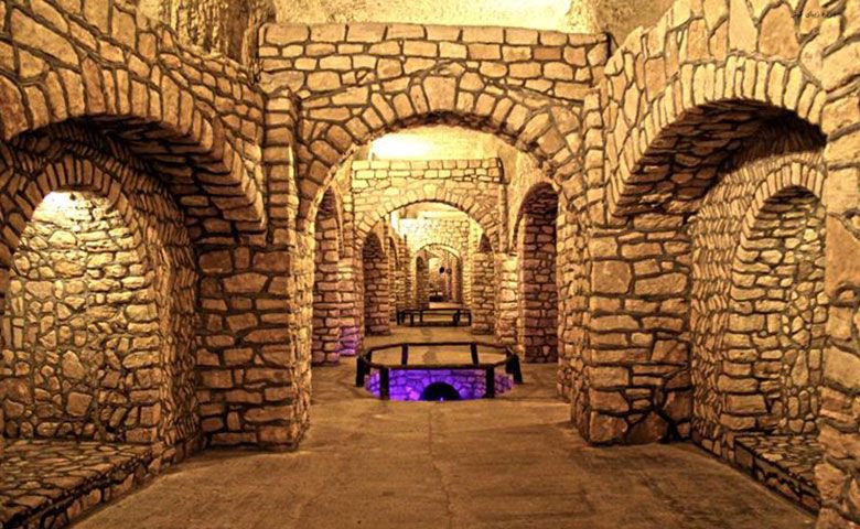 شهر زیرزمینی کاریز؛ یادگاری هزاران ساله در اعماق جزیره