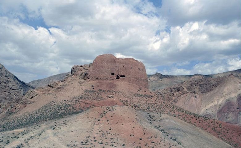 سرخ-قلعه-سرانزا.jpg